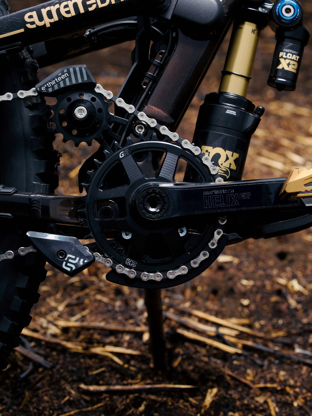 The high idler, Helix GR chainring and custom e*thirteen chainguide on Hugo Frixtalon's Commencal Supreme DH